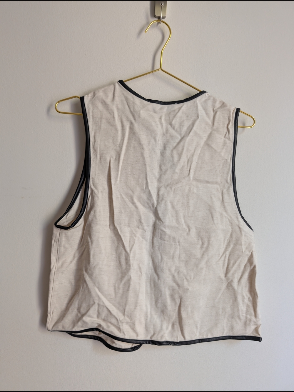 WeWoreWhat (part of a set) Sleeveless Tie-Front Vest Faux Leather Black trim - Picture 4 of 4